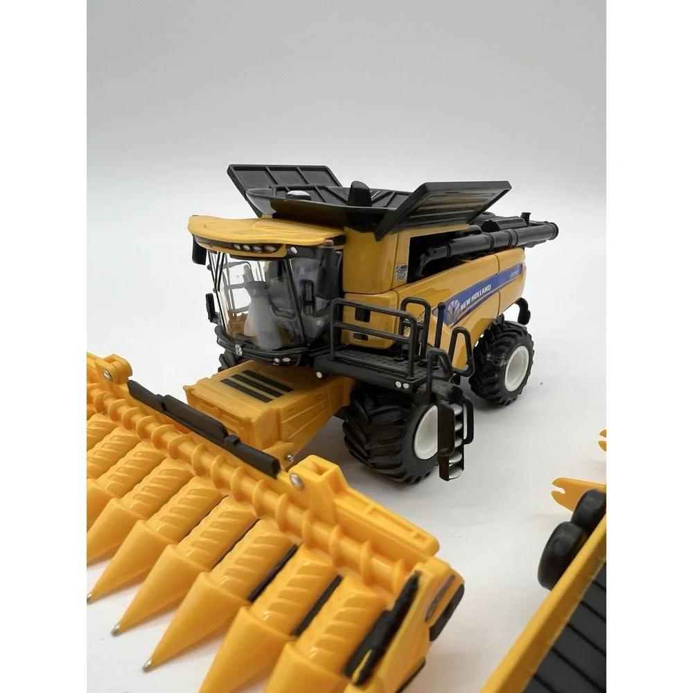 ERTL 1/64New Holland‎ CR9.90 Combine with 2 Heads Prestige Collection 13973